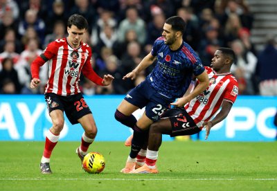 Съндърланд измъкна геройска точка срещу лидера Арсенал