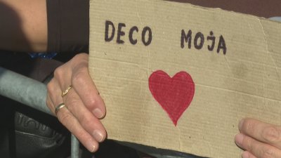 "Мама срещу машината": Различната Сърбия, в която вече нищо не е същото