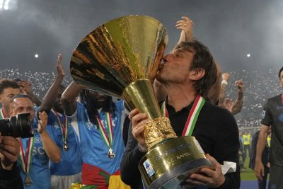 Конте обмисля раздяла с Наполи