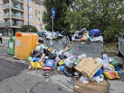 Край на кризата с цветните контейнери в София