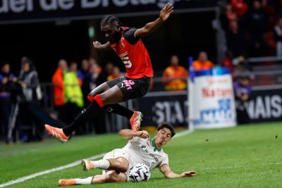 Рен се измъкна при визитата си на Париж