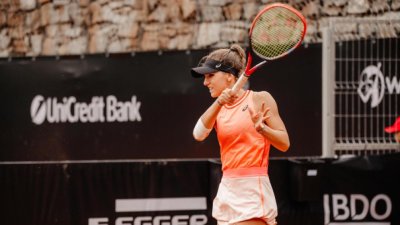 Гергана Топалова направи обрат и се класира за втория кръг на тенис турнира на клей в Орландо