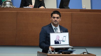 Радостин Василев пусна от парламентарната трибуна запис с непотвърдена автентичност