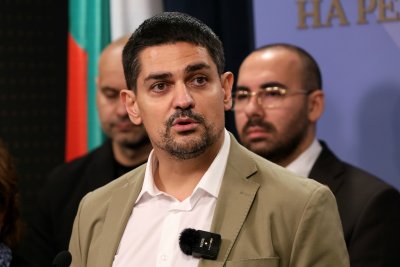 Радостин Василев обвини Ивелин Михайлов в участие в схеми чрез инвестиции и имотни сделки