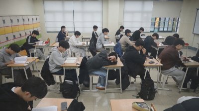 Изпитен маратон в Южна Корея – зрелостниците полагат 8-часов тест