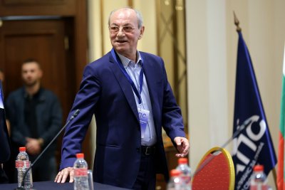 Ахмед Доган е почетен председател на АПС с оперативни функции