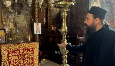 Българска парламентарна делегация пристигна в Света гора за есенния празник на свети Георги