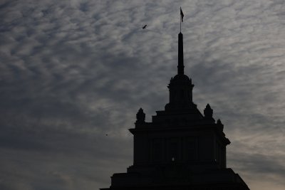 Реакции в парламента след решението на КС за референдума на Радев