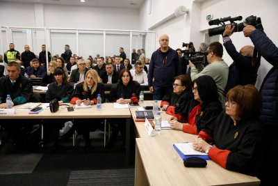 Първи ден от процеса за пожара в Кочани: Препълнена съдебна зала и нестихваща болка