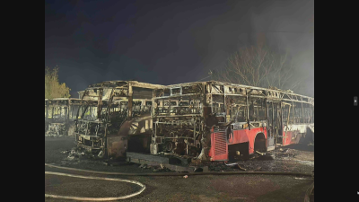 Пожар изпепели коли, бусове и автобуси в Костинброд