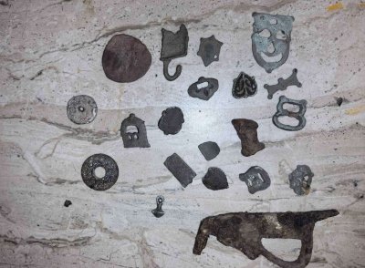 Металдетектор и десетки артефакти са открити при акция в Айтоско (СНИМКИ)