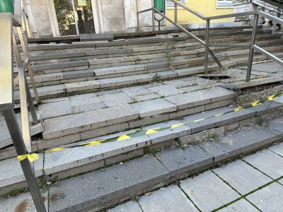 Втора градска болница пропада: Две сгради потъват и се напукват