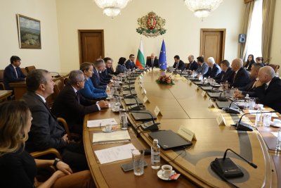 Minister of Economy Proposes Roumen Spetsov as the Special Administrator of 'Lukoil' Bulgaria