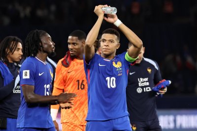 Мбапе напусна лагера на Франция заради контузия