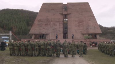 Сухопътните войски отбелязаха 147 години от създаването си