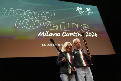 Олимпийският огън тръгва на път към Милано 2026