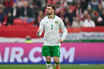 Ирландия си осигури участие на плейофите за Мондиал 2026 с гол в последната минута срещу Унгария