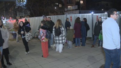 Жители на „Яворов“ и „Оборище“ протестираха срещу 16-етажна сграда на бул. „Ситняково“