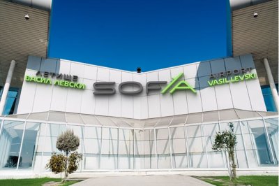 Заради силен вятър: Пренасочват полети от летището в София