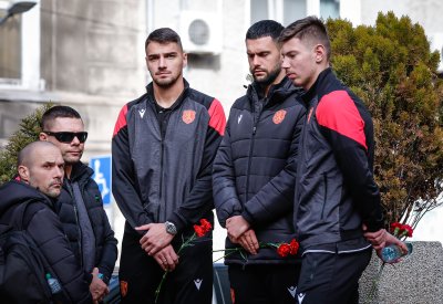 От българския национален отбор уважиха поклонението пред Стоян Йорданов