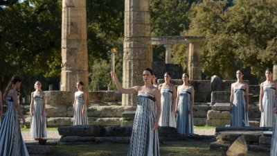 Лошото време премести запалването на олимпийския огън в музей