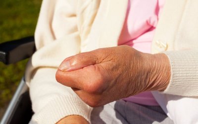 Студенти помагат на хора, претърпели инсулт