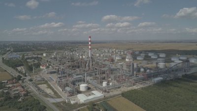 Вучич за рафинерията в Панчево: 50 дни Русия да продаде дела си или Белград поема операциите