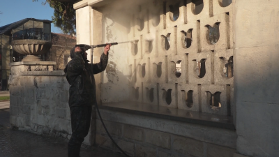 Общината премахва графитите от паметниците в Шумен