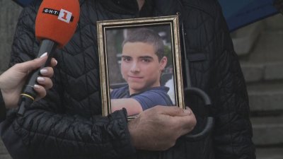 Родителите на убития на пешеходна пътека Филип: Поредно заседание - поредна подигравка