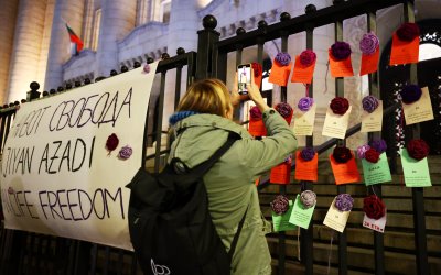 "Нито една повече": Протест срещу насилието над жени