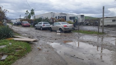 Обилните валежи наводниха улици, мостове и мазета в общините Сандански и Петрич