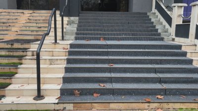 Сбиване в дискотека в Монтана: Двама млади мъже са в болница