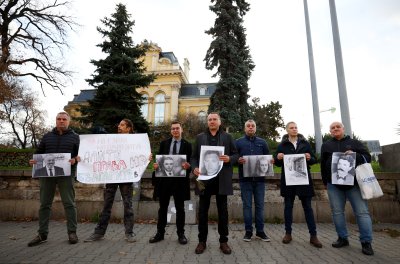VMRO Holds Rally Outside Parliament in Support of Attacked Bulgarian Journalist in Skopje