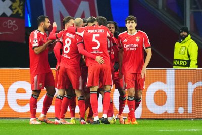 Бенфика спечели първи точки в Шампионска лига като гост на последния Аякс