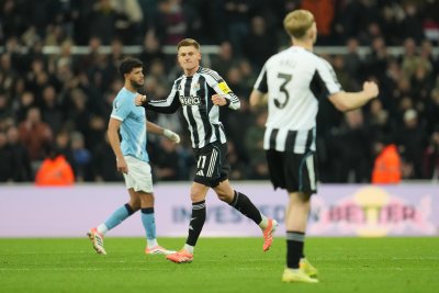 Нюкасъл разклати шампионските амбиции на Манчестър Сити