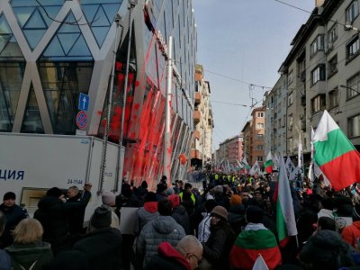 Върнаха на прокуратурата делото срещу привържениците на "Възраждане" за погрома над сградата на ЕК