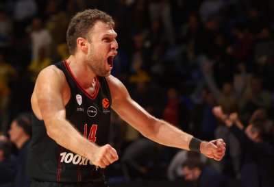 Отличен Везенков, Олимпиакос няма спиране в Гърция