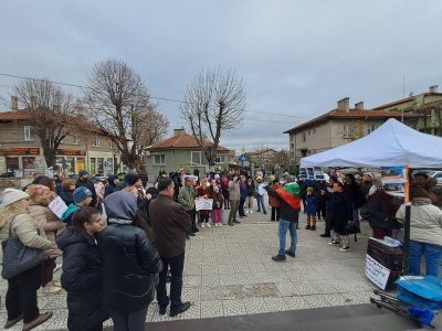 “Изсичат гори в свлачищни райони”: Във Варна протестираха срещу презастрояването