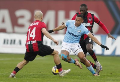 Равенство между Локомотив София и Арда под дъжда в "Надежда"