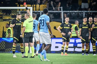 Два мача дават началото на междинния кръг в Първа лига