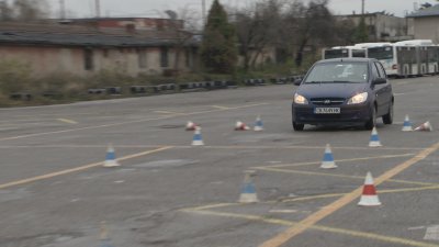 Държавата започва строителство на нови полигони за обучение на млади шофьори