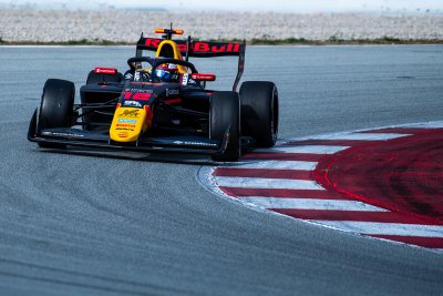 Никола Цолов дебютира във Формула 2 с 18-о място в свободната тренировка в Катар