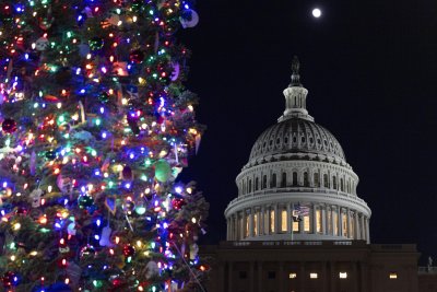 Светна коледната елха на Капитолия