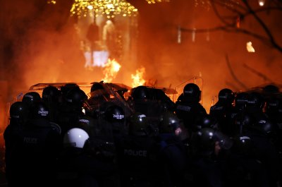 След погрома в центъра на София: Провокации, сблъсъци с полицията и арести