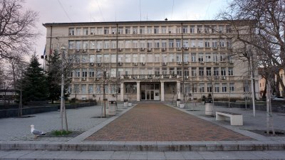 Апелативният съд във Варна постави под домашен арест надзирател, обвинен за вземане на подкуп