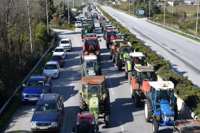 Протести на фермери в Гърция: Полицията използва сълзотворен газ