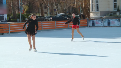 3000 кв. м забавление: Ледената пързалка в центъра на Пловдив беше открита