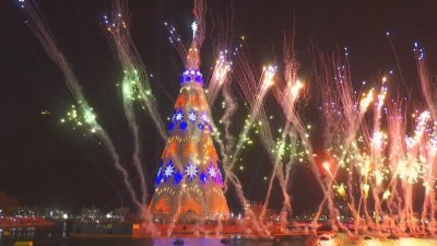 80-метрово коледно дърво озари Рио и даде старт на празничния сезон