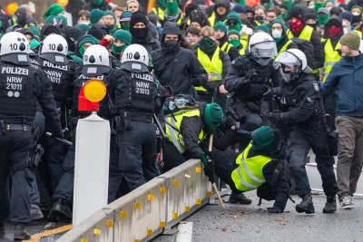 Сблъсъци с полицията срещу "Алтернатива за Германия"