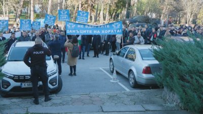 Протест в Минерални бани: Недоволство срещу готвеното увеличение на такса смет